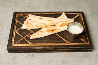 Лаваш з Сулугуні та Моцарелою (180/40г)