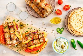 2бр Свинско сувлаки порция L + 2бр Айрян (500мл)