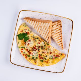 Королевский омлет с сыром и овощами