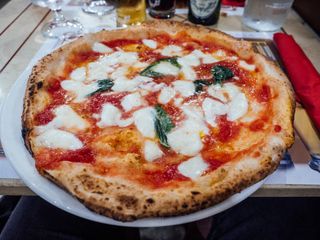 Margherita con provola