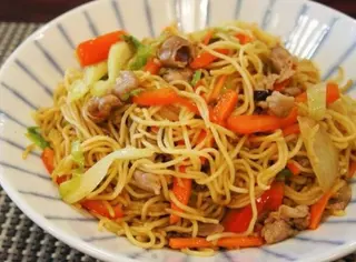 20. Yakisoba de Frango