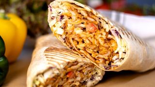 Średni rollo kebab z kurczaka