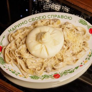 Тальятеле на двох з бурратою куркою та білими грибами