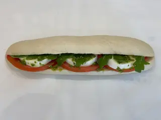Panini , Mozzarella, Tomate , Rucula Y Pesto 