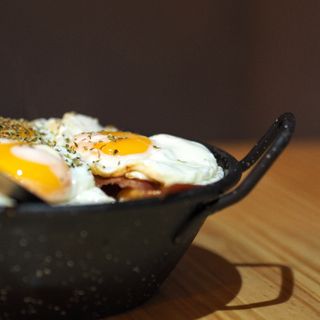 Huevos Rotos Jamón (Media Ración)