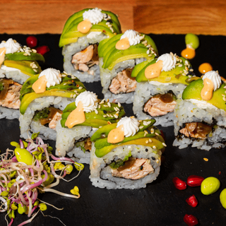 Rainbow Maki awokado