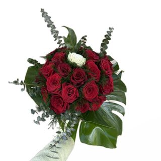 Ramo de rosas vermelhas com 1 branca 