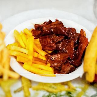 60. Ternera Frita Con Patatas Fritas