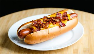 Hot Dog con Cheddar e Bacon