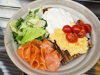 Гречаний тост з лососем (365г)