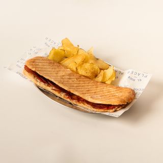 Bocadillo Lomo de Cebo Ibérico con Patatas Artesanales