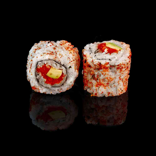 Roll somon picant și avocado