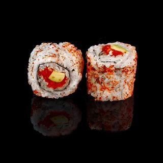 Roll somon picant și avocado