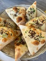 Focaccia sa belim lukom i maslinovim uljem