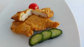 Șnițel bătucit din piept de pui