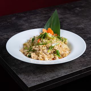 Smażony ryż z warzywami i jajkiem