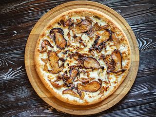 Піца з білими грибами