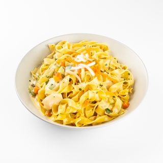 Široki rezanci s povrćem i fileom soma