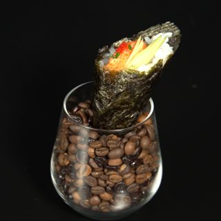 93. Temaki Salmon Spacy (1 Pza.)