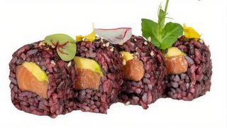 82. Ura black salmon roll 8 pezzi