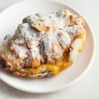 Croissant Divino Relleno de Cabello de Ángel