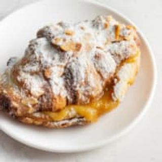 Croissant Divino Relleno de Cabello de Ángel