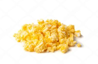 Scramble de huevos cocidos