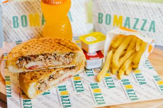 Комбо Чиздонер ( Чиздонер 1 шт. + Фри + соус + Напиток 0,5 на выбор)