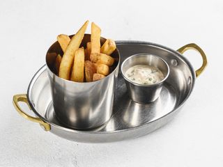 картопля фрі з бургерним соусом