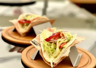 Такос с пилешко филе (150г)