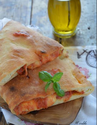 Calzone Caprese (Pequeño)