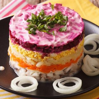 Ensalada con arenque 250gr.