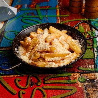 Cartofi prajiti cu brânză dură