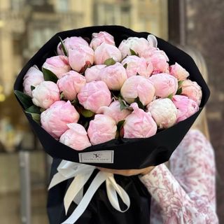 25 півоній Gardenia в оформленні