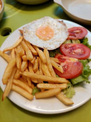 Cheeseburger no Prato