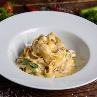 Паста з грибами у вершковому соусі