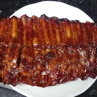 Flaming BBQ Rack of Ribs American (Costillar BBQ) más 1 patatas y 1 bebida