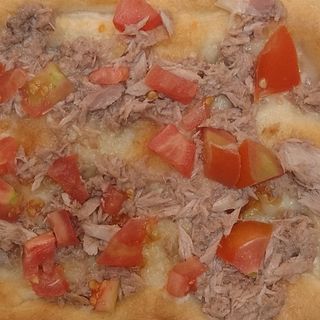 Mozzarella con tonno e pomodori