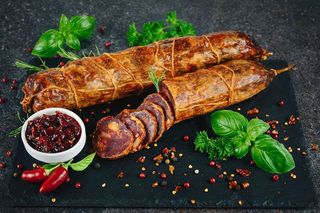 Salam picant Mangalitza (la bucata, greutatea in medie intre 250 – 450g)