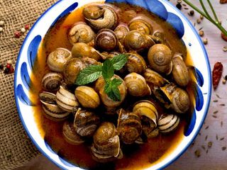 Caracoles En Salsa
