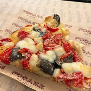 Focaccia melenzane pomodorini caciocavallo