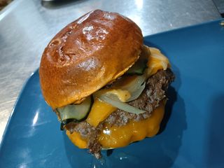 CHESSEBURGER SMASH BURGER +PATATAS FRITAS