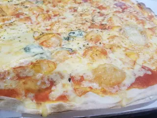 Pizza 4 Quesos (Mediana)