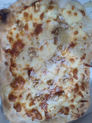 3. Pinsa Cinque Formaggi