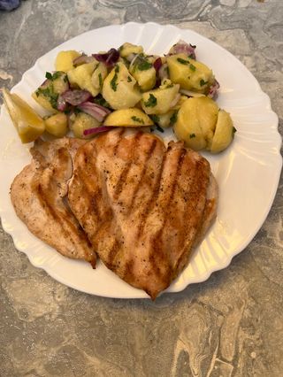 Пилешко филе с гарнитура