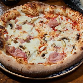 Pizza Prosciutto Funghi