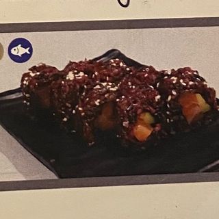 Uramaki sake con riso venere