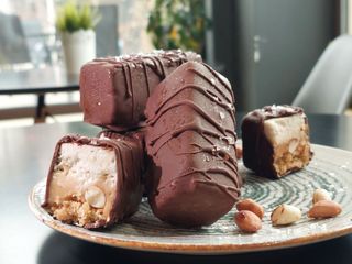 Суров веган бар Сникърс (100г)