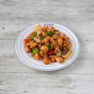 98.-Pollo con chop-suey