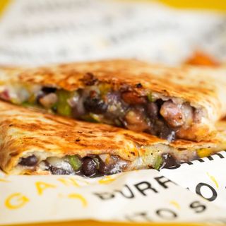 QUESADILLA VEGETARIANA.